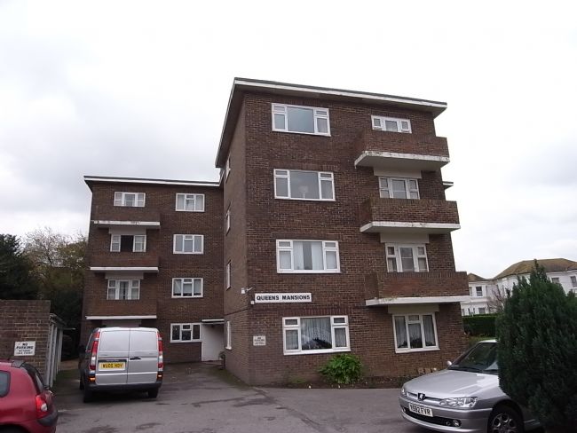 Flat to rent in Wordsworth Road, Worthing